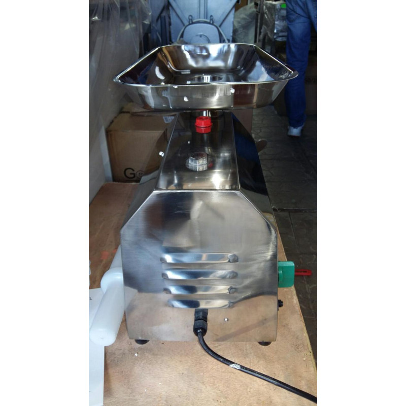 Мясорубка профессиональная с реверсом Vektor -TM12R (150 кг/час).